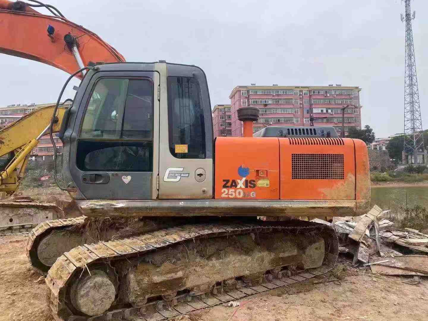 Used Hitachi EX210 Excavator 2011 Model / 3