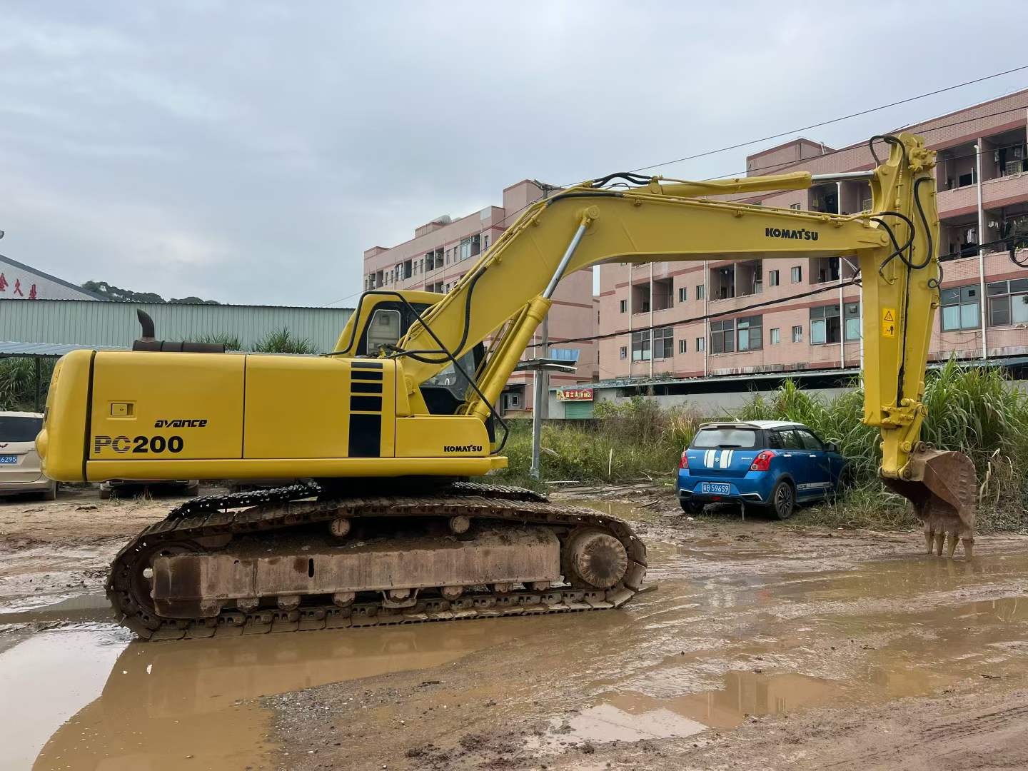 Buy Komatsu PC200-6 Used Excavator