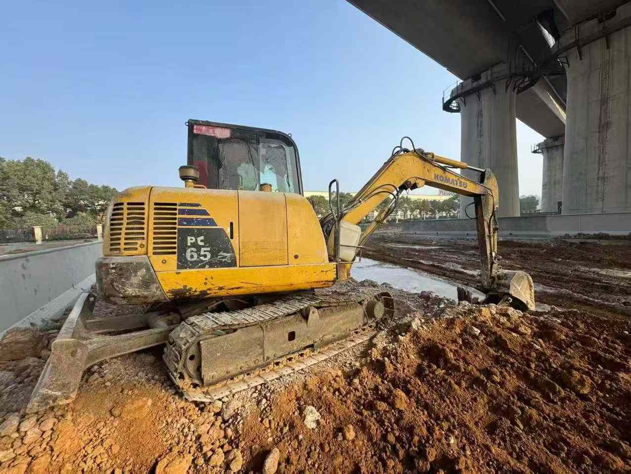 Buy Komatsu PC56-7 Used Excavator