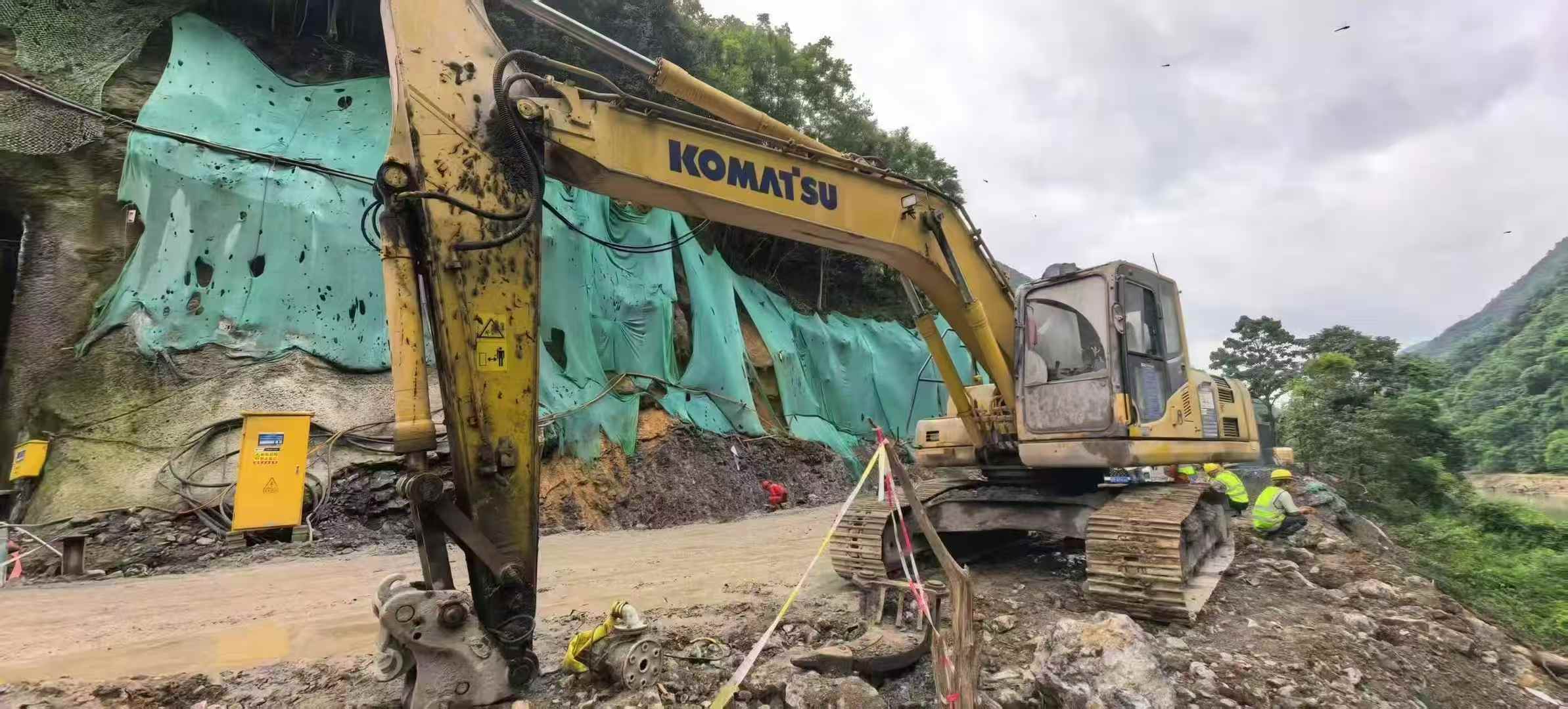 Used Komatsu PC220 Excavator 2018 Model / 2