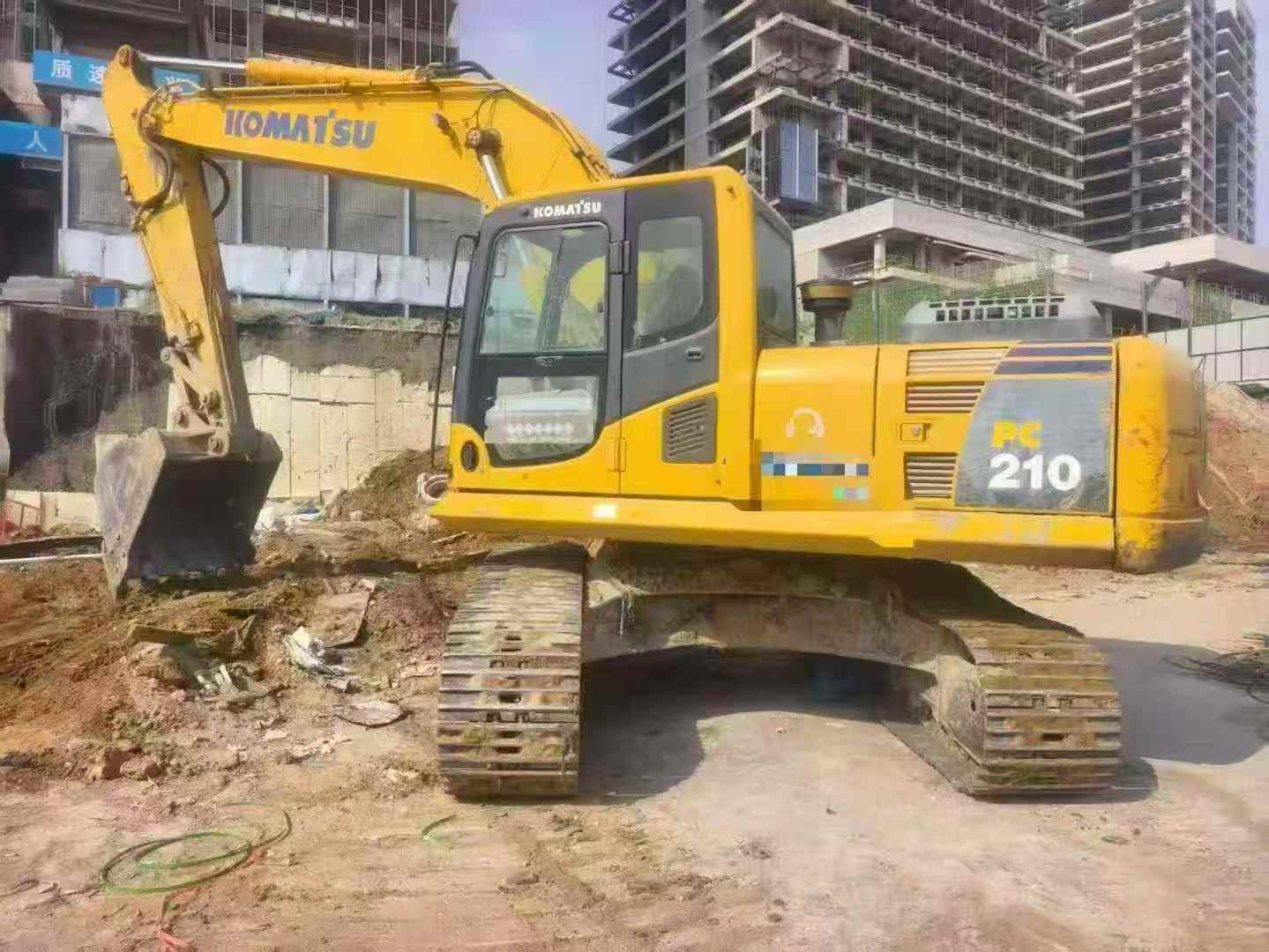 Used Komatsu PC210-8 Excavator 2017 Model / 8