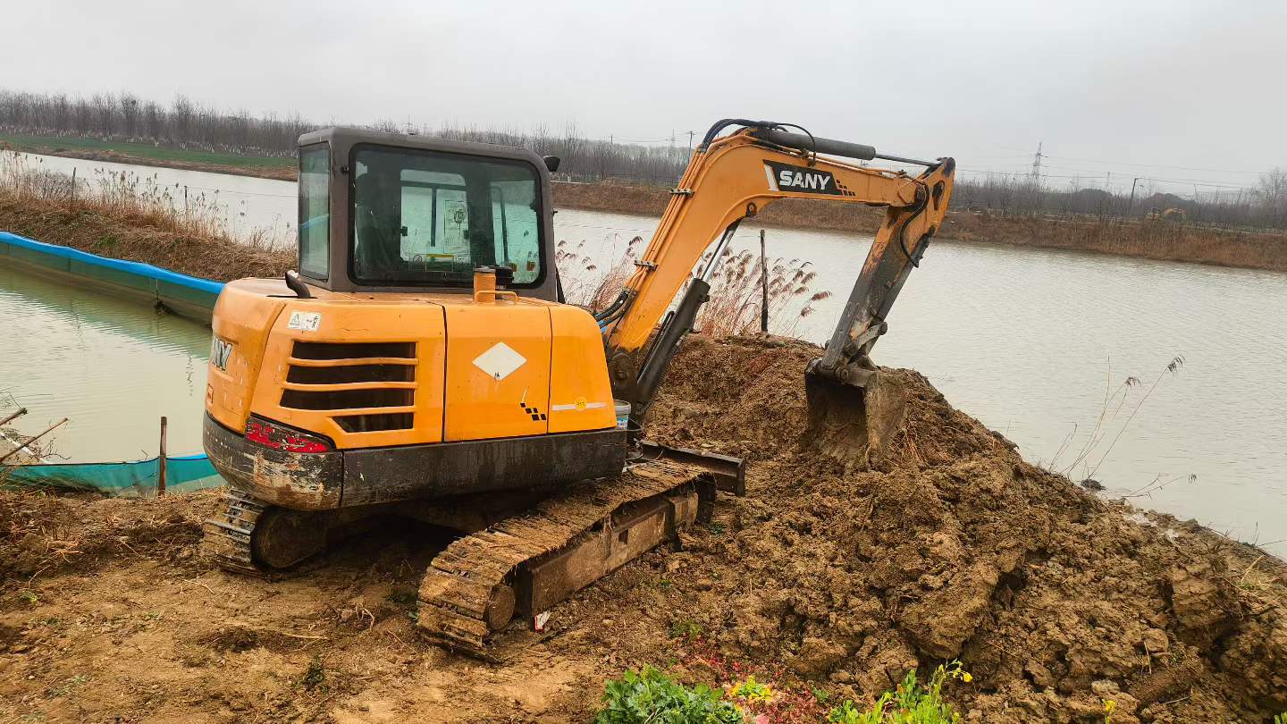Used Sany SY55 Excavator 2016 Model / 2