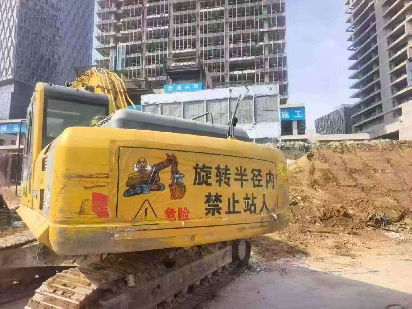 Used Komatsu PC210-8 Excavator 2017 Model / 3