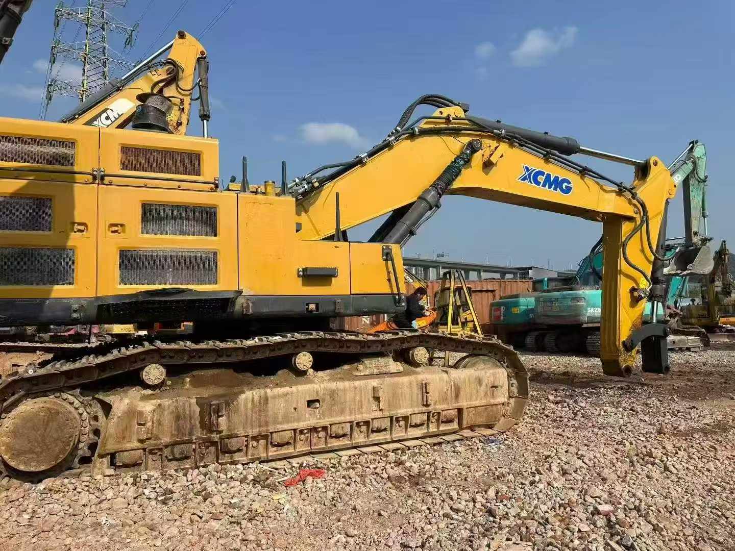 Used XCMG XE700C Excavator 2022 Model / 4