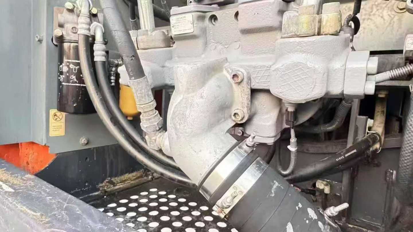 Used Hitachi EX200-5 Excavator 2014 Model / 8