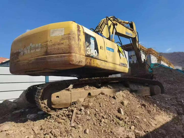 Buy Komatsu PC240LC-8 Used Excavator / 1