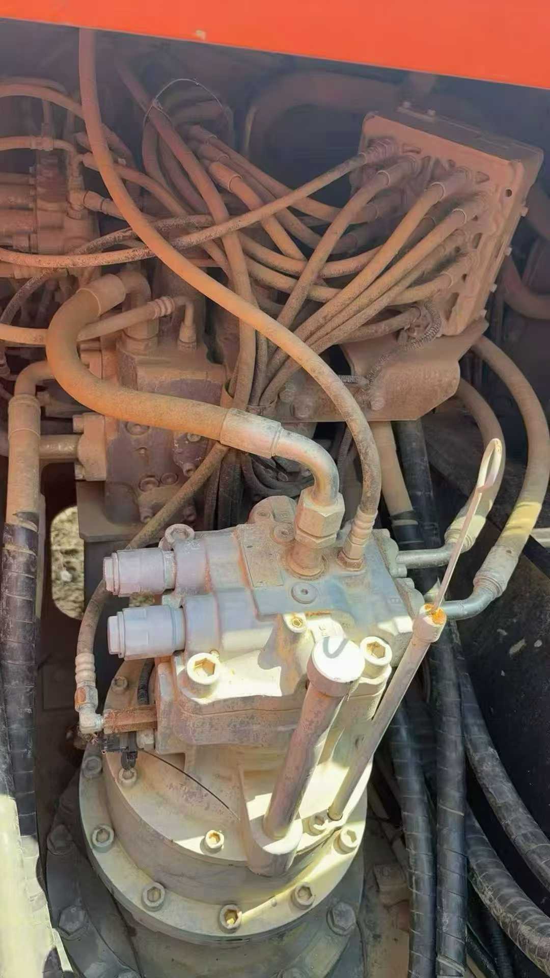 Used Hitachi ZX200-5G Excavator 2016 Model / 6