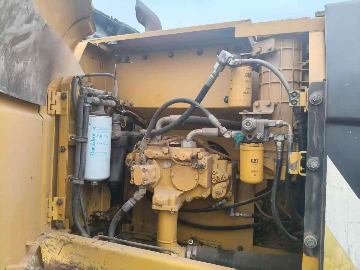 Used Caterpillar 323DL Excavator 2014 Model / 4