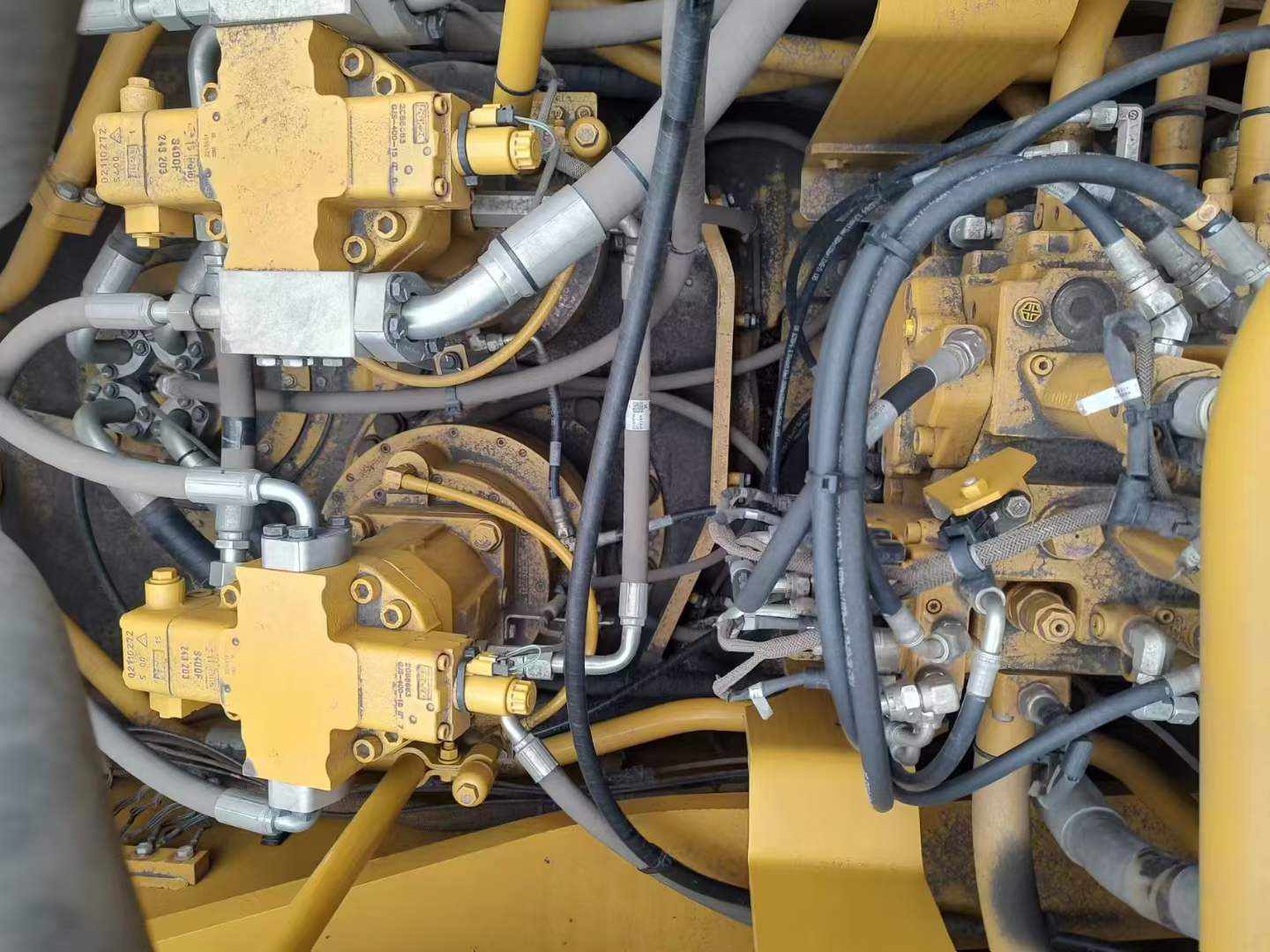 Used Caterpillar 374D Excavator 2016 Model / 6