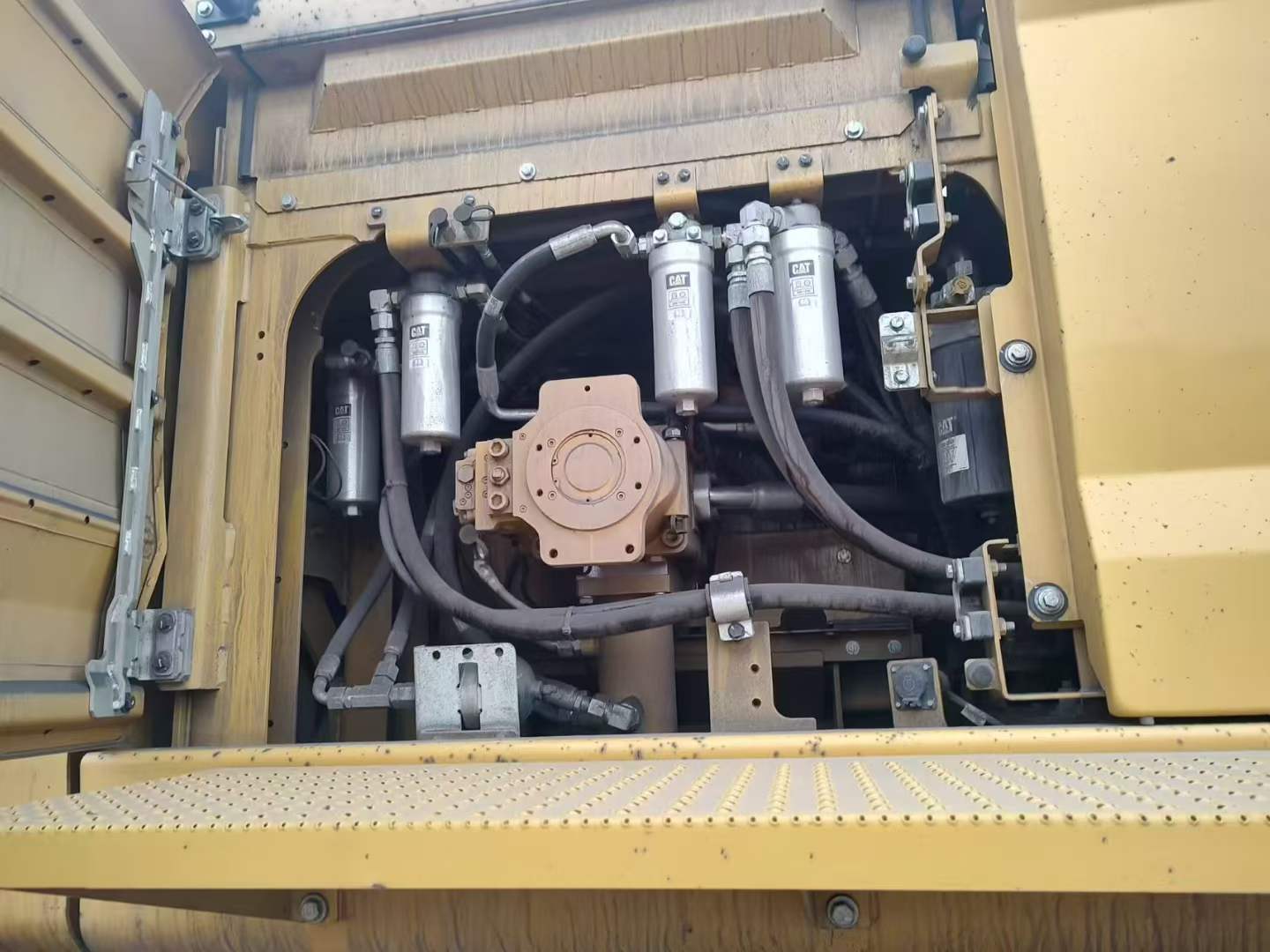 Used Caterpillar 374D Excavator 2016 Model / 4