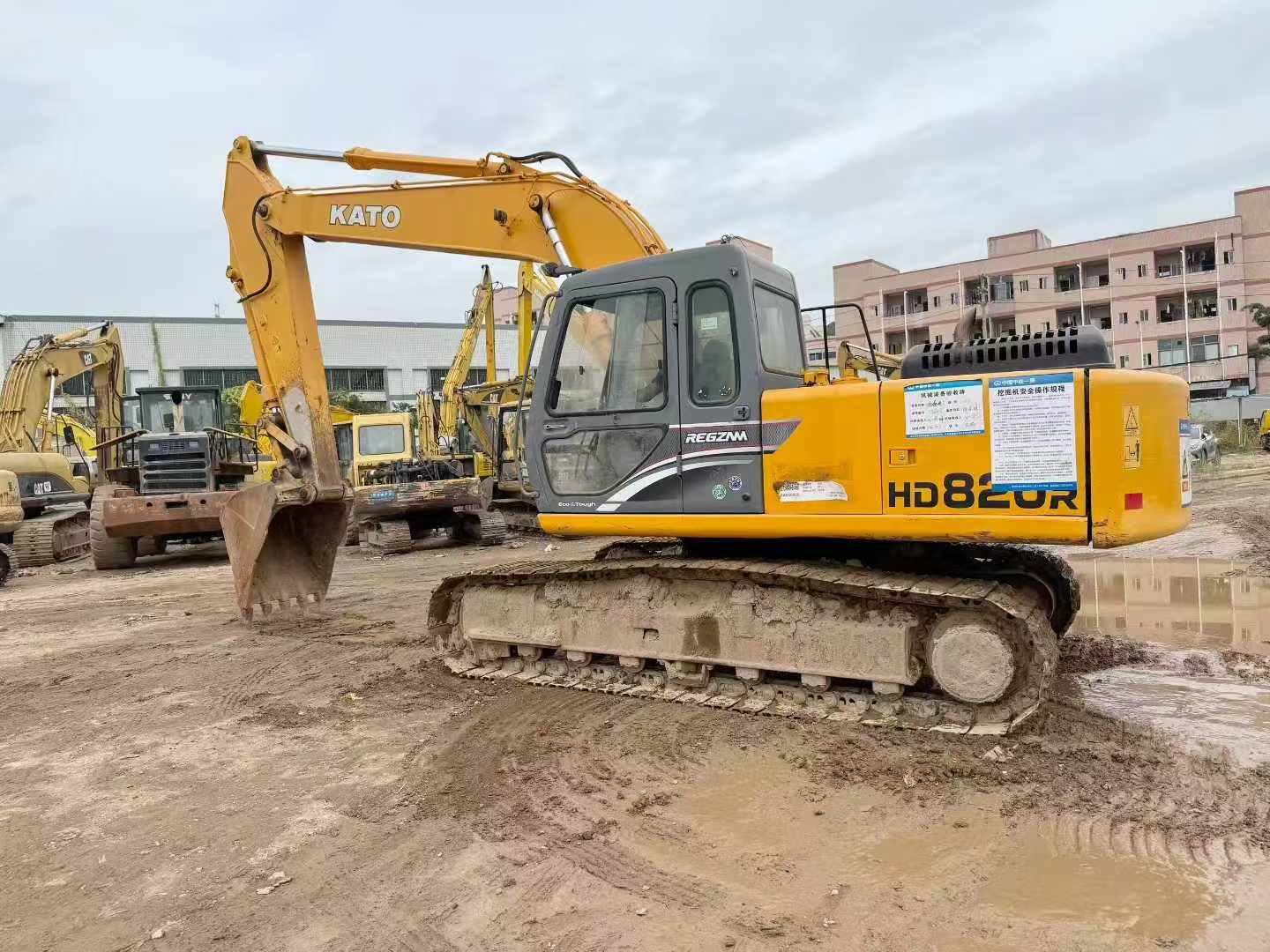 Used Kato 820-3SP Excavator 2016 Model / 3