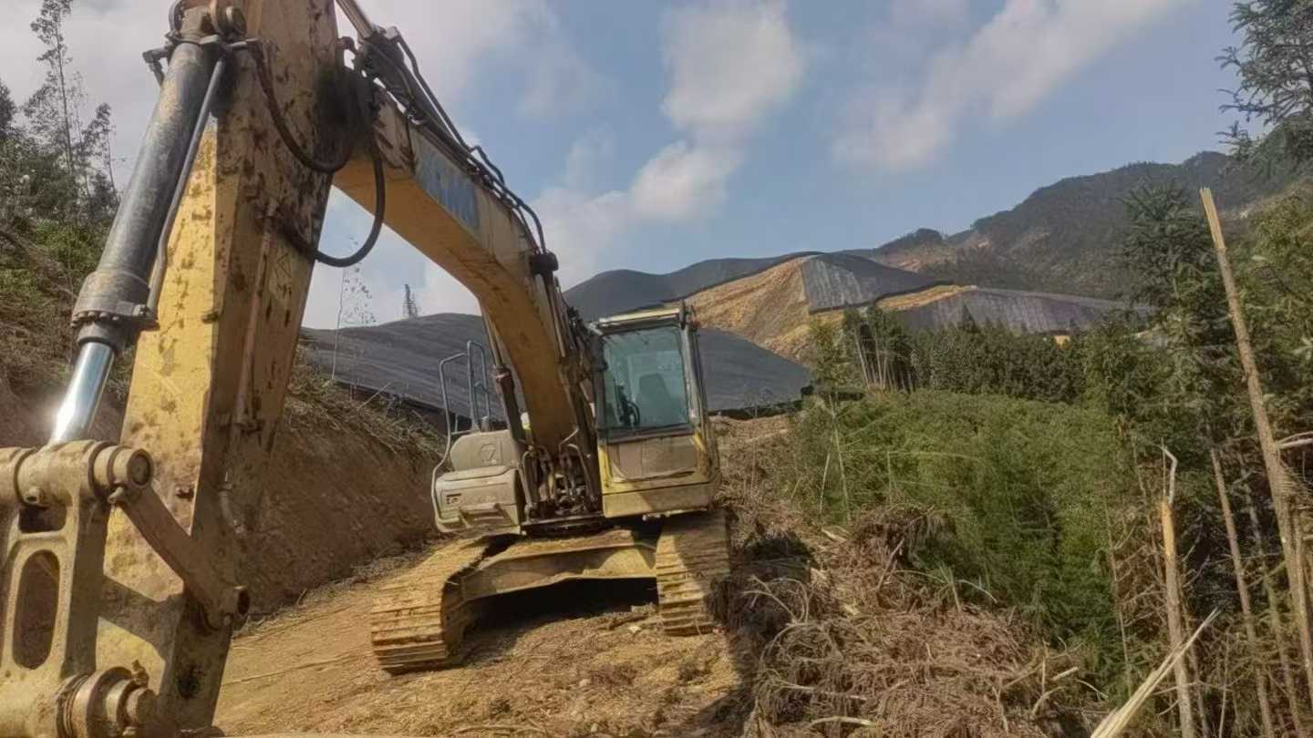 Used XCMG XE215D Excavator 2018 Model / 3