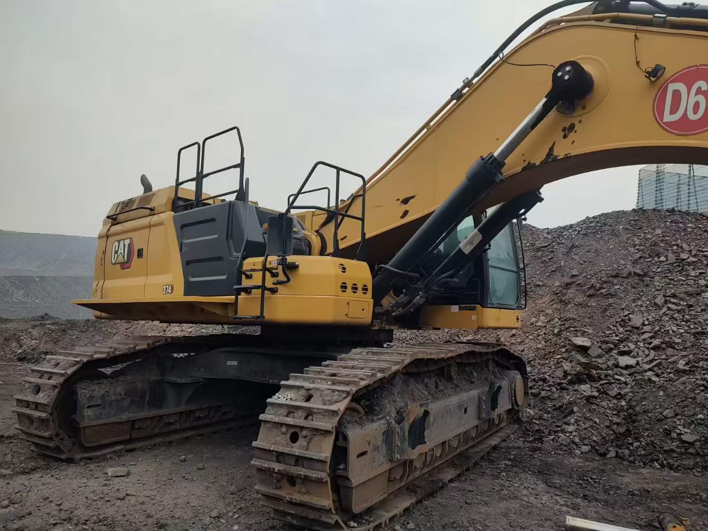 Used Caterpillar 374D Excavator 2016 Model / 2