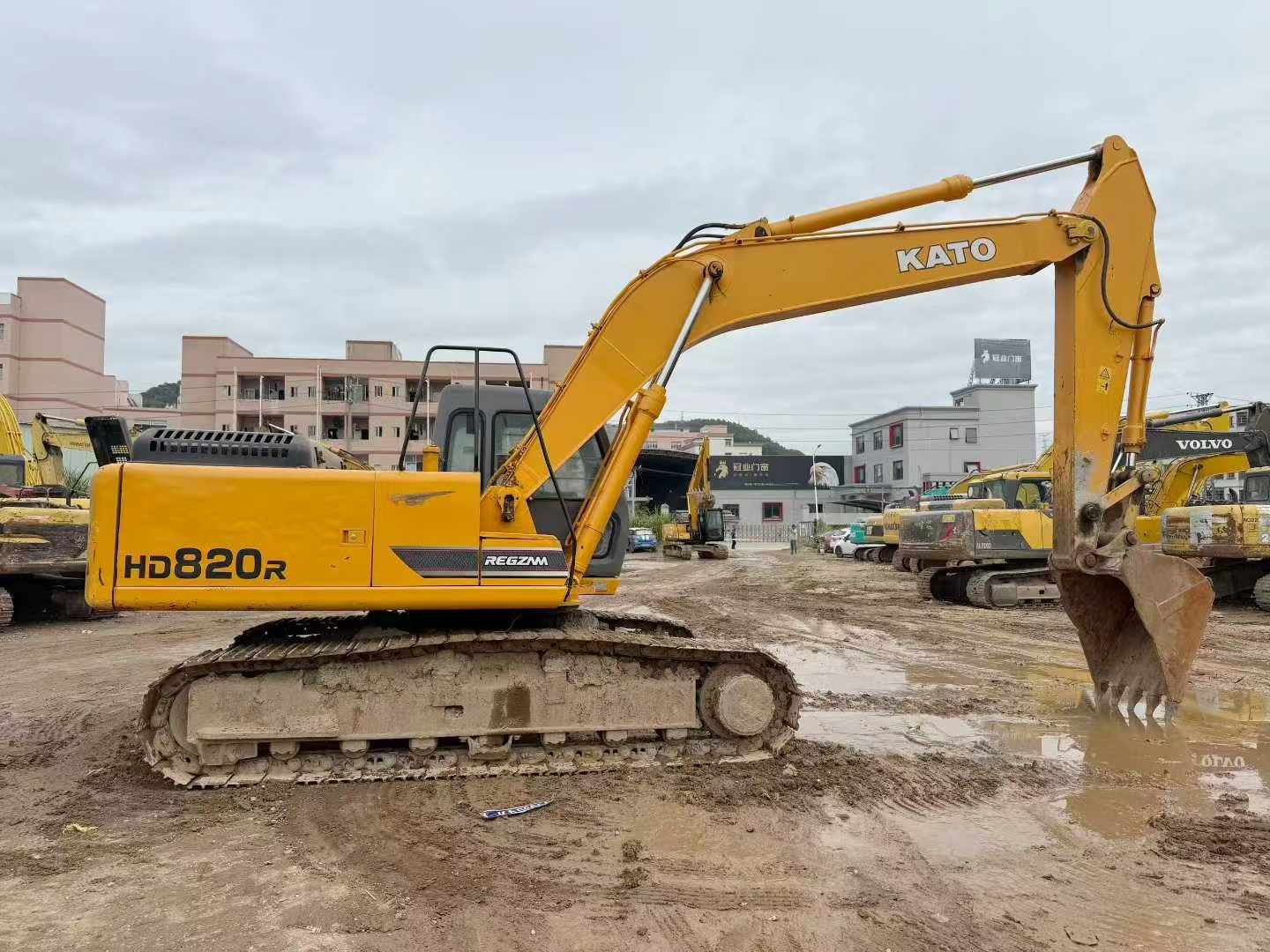 Used Kato 820-3SP Excavator 2016 Model / 2