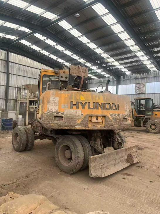 Buy Hyundai R 60VS Used Excavator / 1