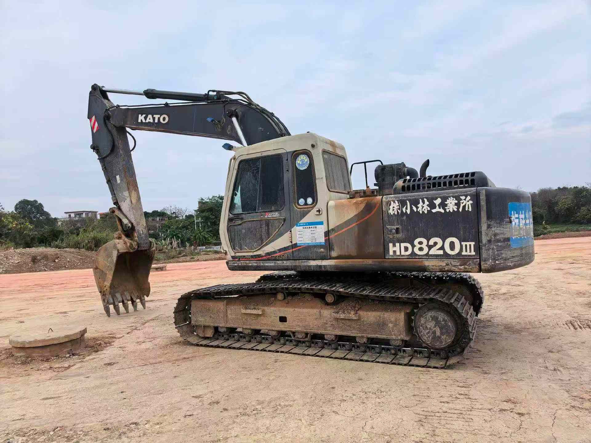 Used Kato 820-3SP Excavator 2016 Model / 4