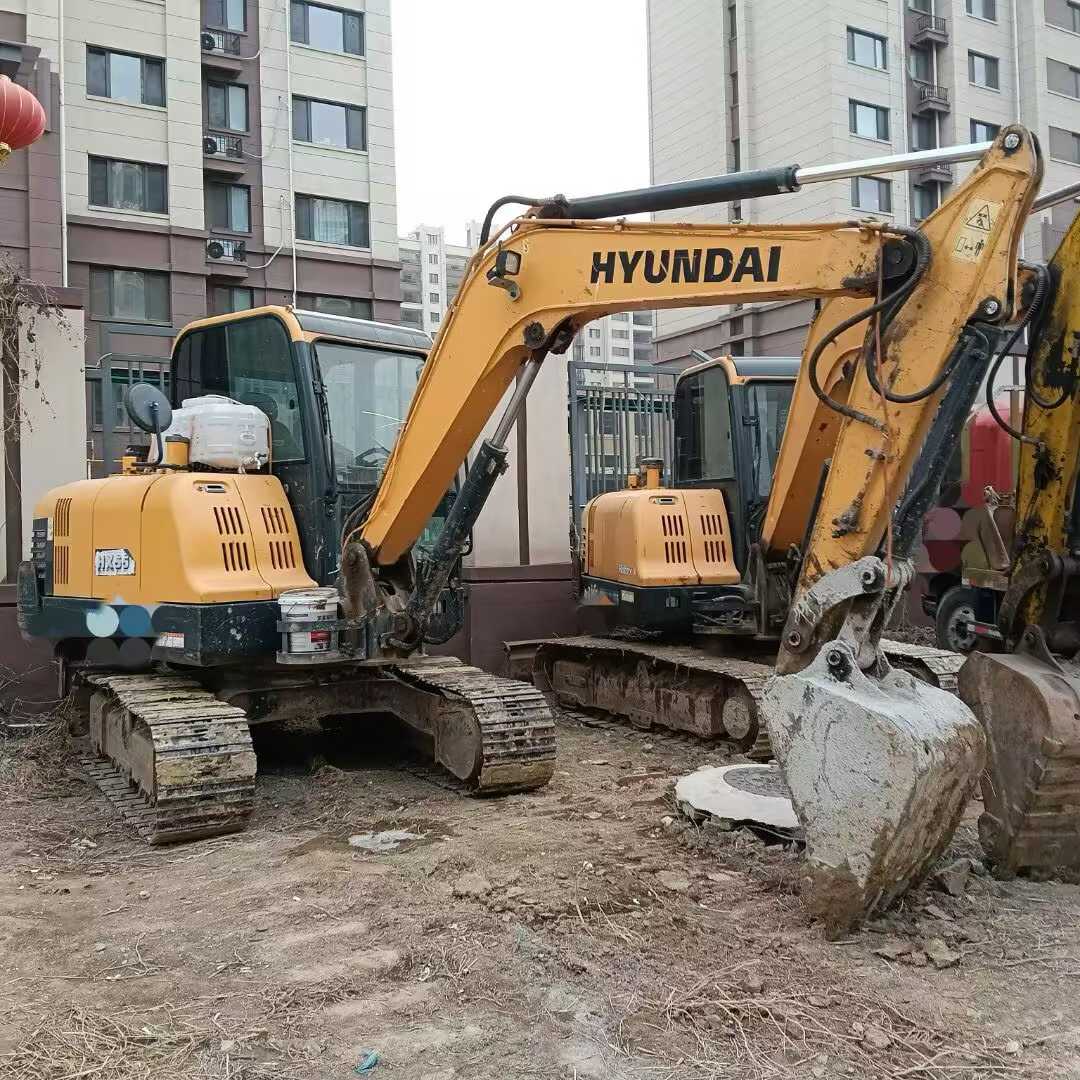 Used Hyundai R 60VS Excavator 2017 Model / 4
