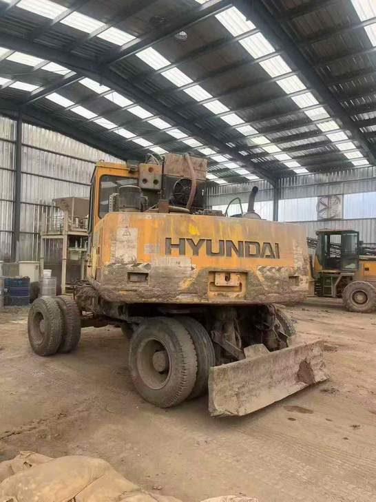 Buy Hyundai R 60VS Used Excavator / 1