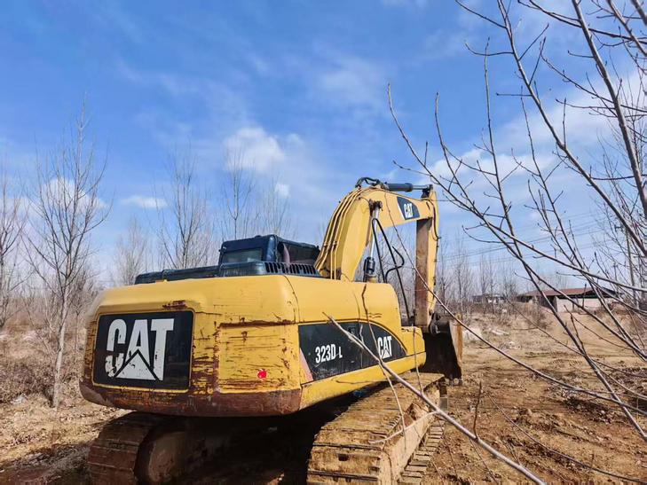 Buy Caterpillar 323 Used Excavator / 1