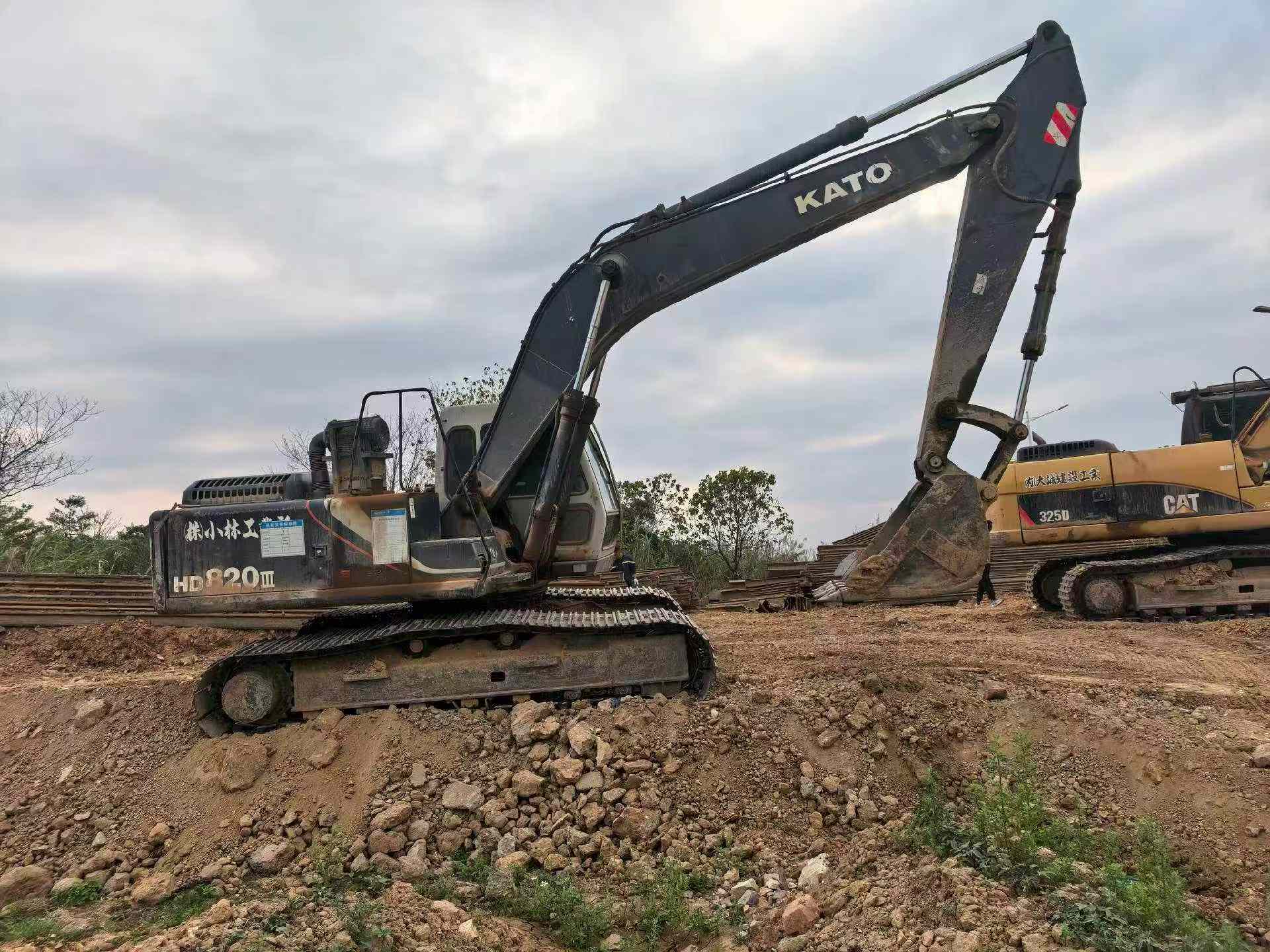 Used Kato 820-3SP Excavator 2016 Model / 2