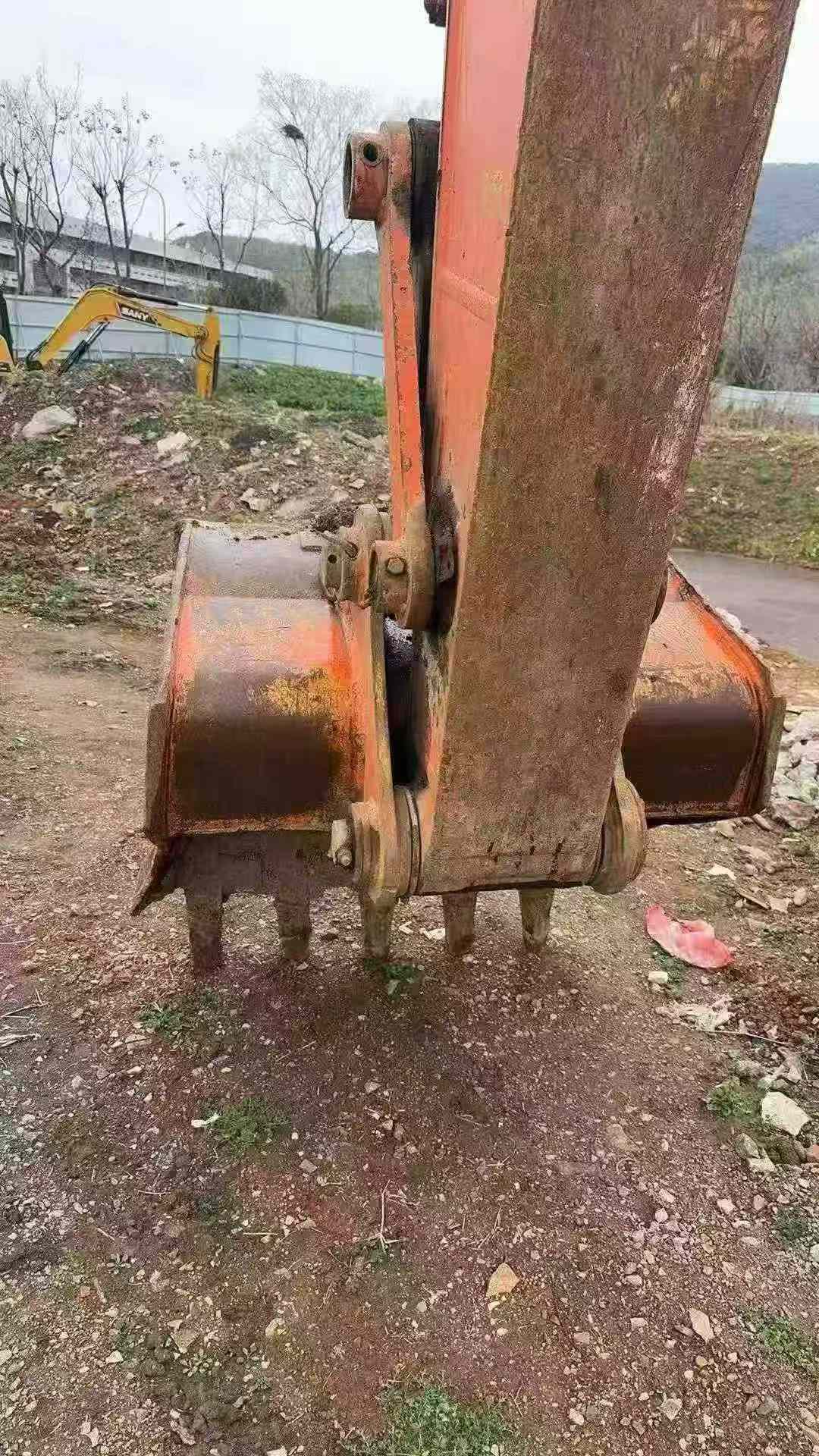 Used Hitachi ZX200-5G Excavator 2016 Model / 7