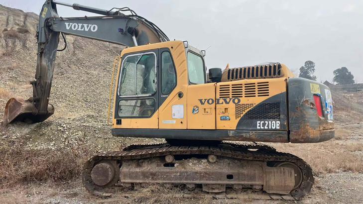 Buy Volvo EC210 Heavy Duty Used Excavator / 1