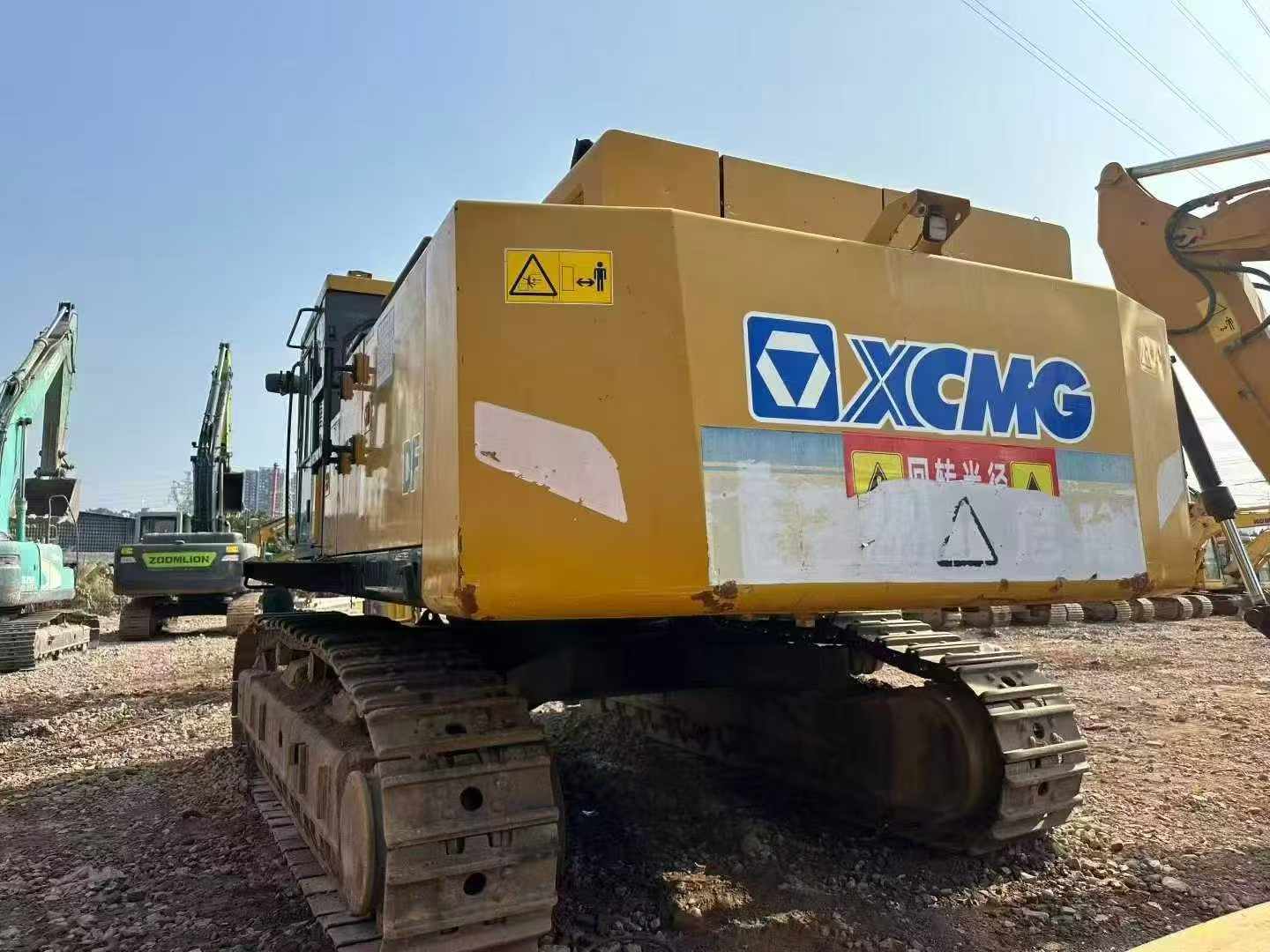 Used XCMG XE700C Excavator 2022 Model / 3