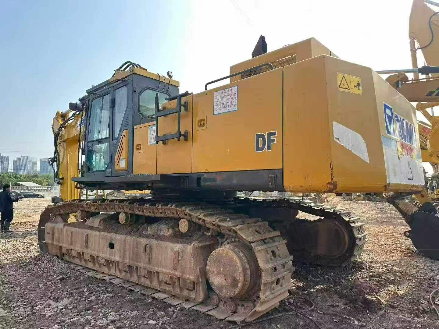 Buy XCMG XE700C Used Excavator