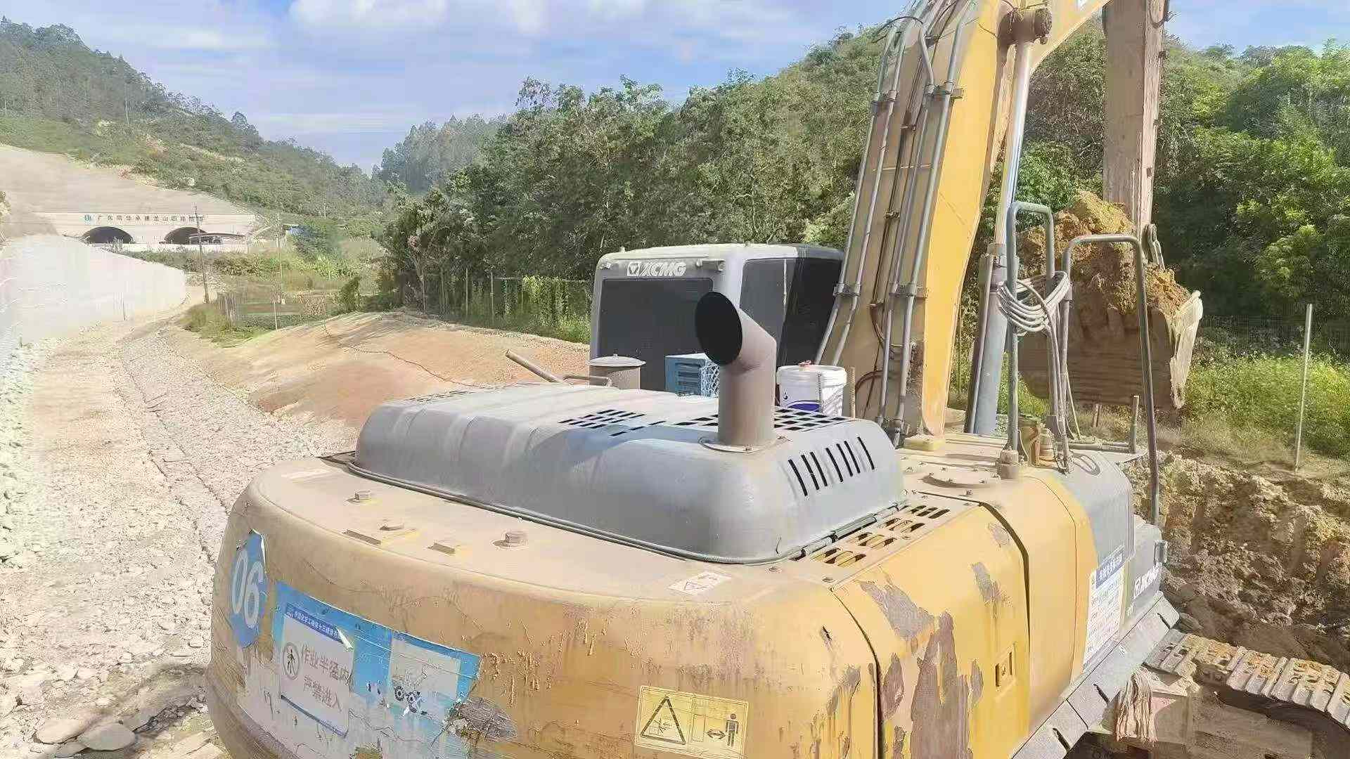 Used XCMG XE245D Excavator 2020 Model / 4