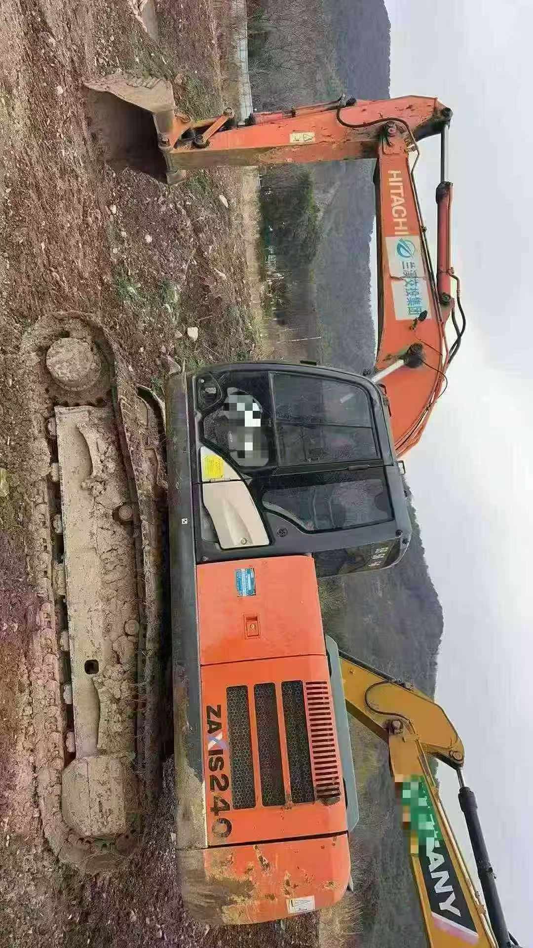 Used Hitachi ZX200-5G Excavator 2016 Model / 6