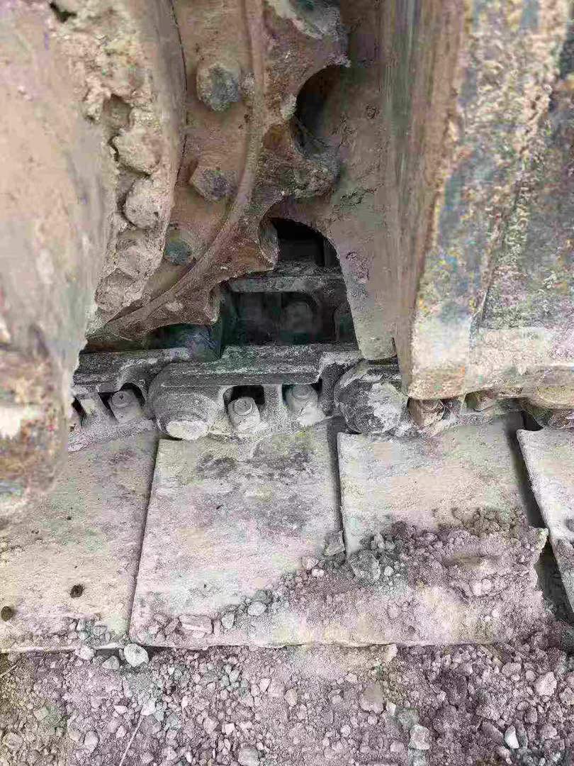 Used Hitachi EX240-3 Excavator 2011 Model / 4