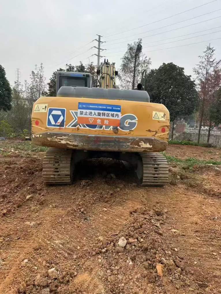 Used XCMG XE215D Excavator 2017 Model / 3