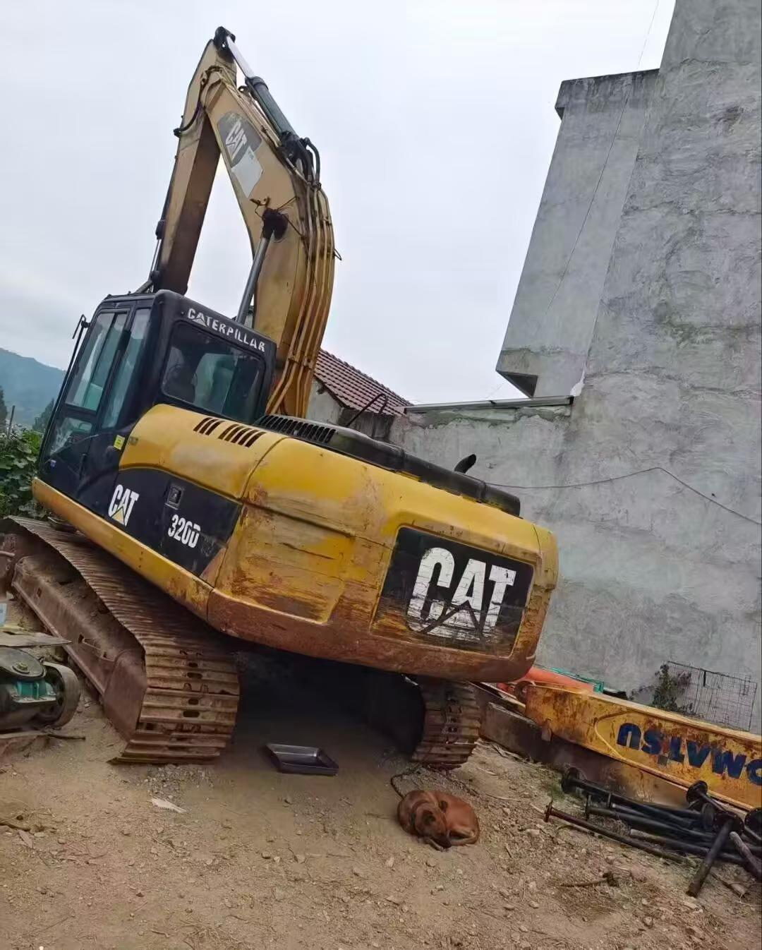 Used Caterpillar 320GC Excavator 2011 Model / 3