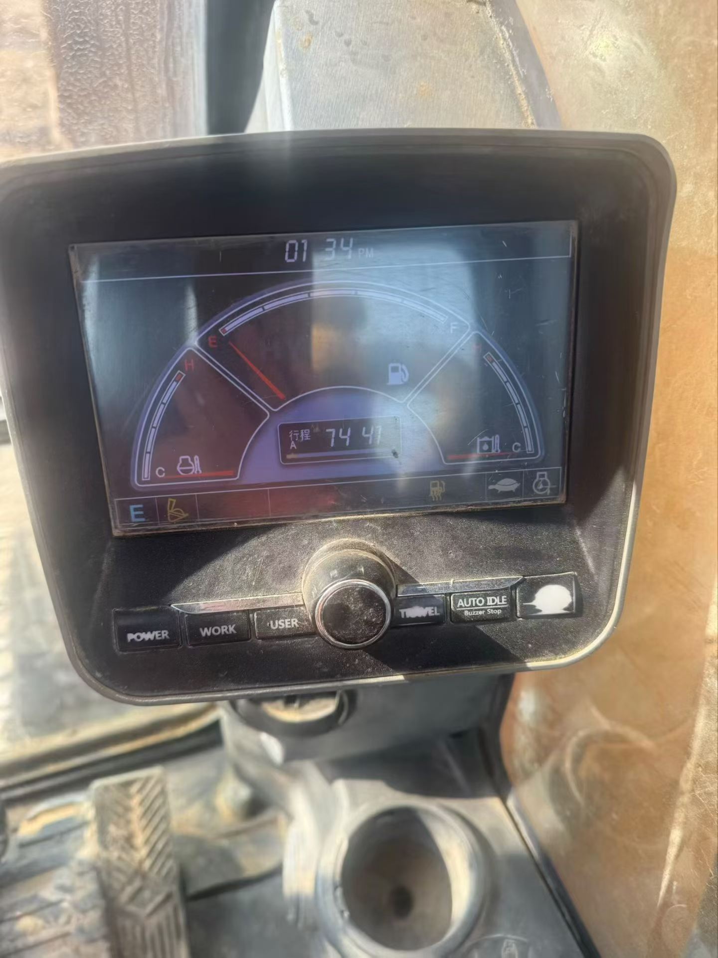 Used Hyundai R275LVS Excavator 2013 Model / 4