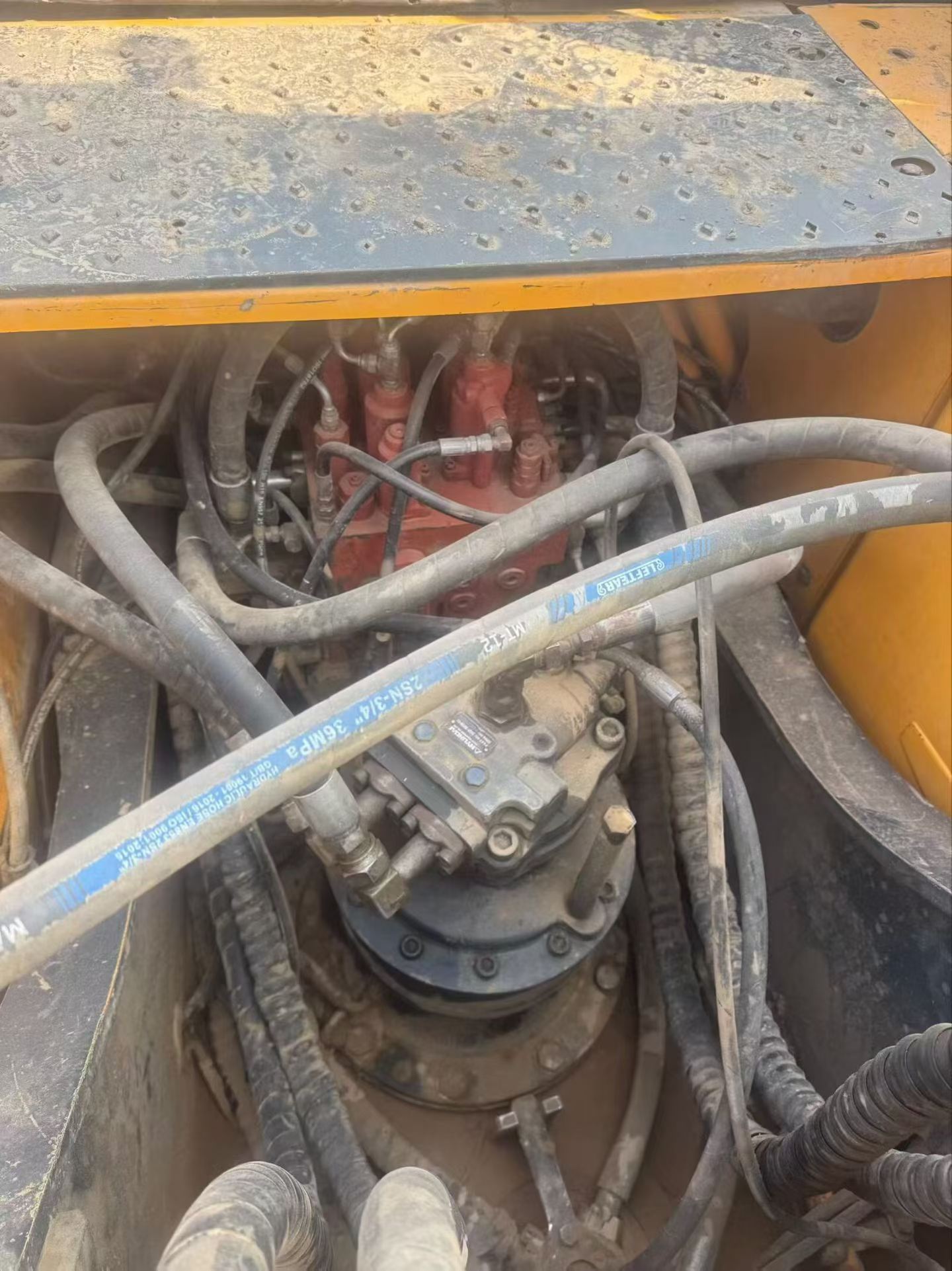 Used Hyundai R275LVS Excavator 2013 Model / 8