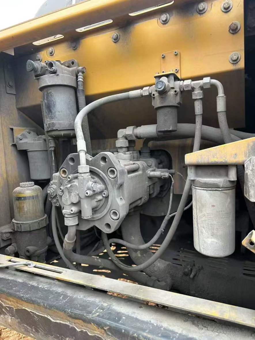 Used XCMG XE215D Excavator 2017 Model / 4