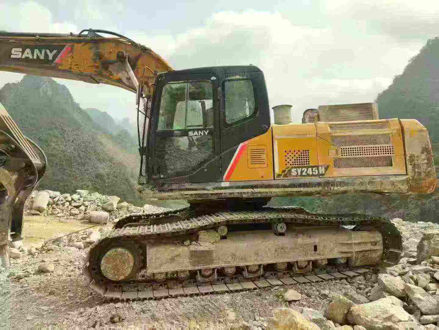 Used Sany SY245H Excavator 2016 Model / 2