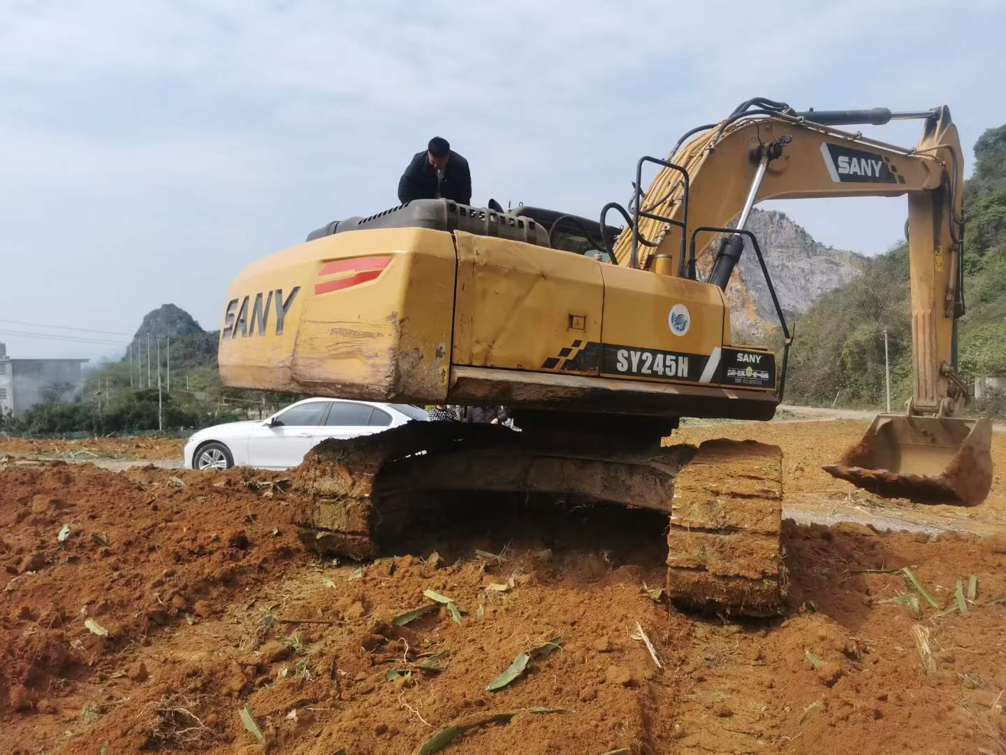 Used Sany SY245H Excavator 2017 Model / 3