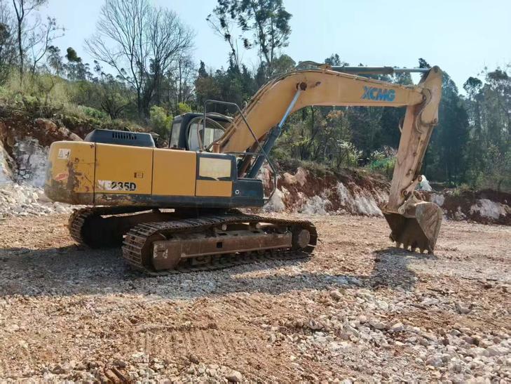 Buy XCMG XE235C Used Excavator / 1