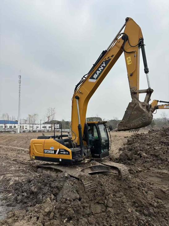 Buy Sany SY215C Used Excavator / 1