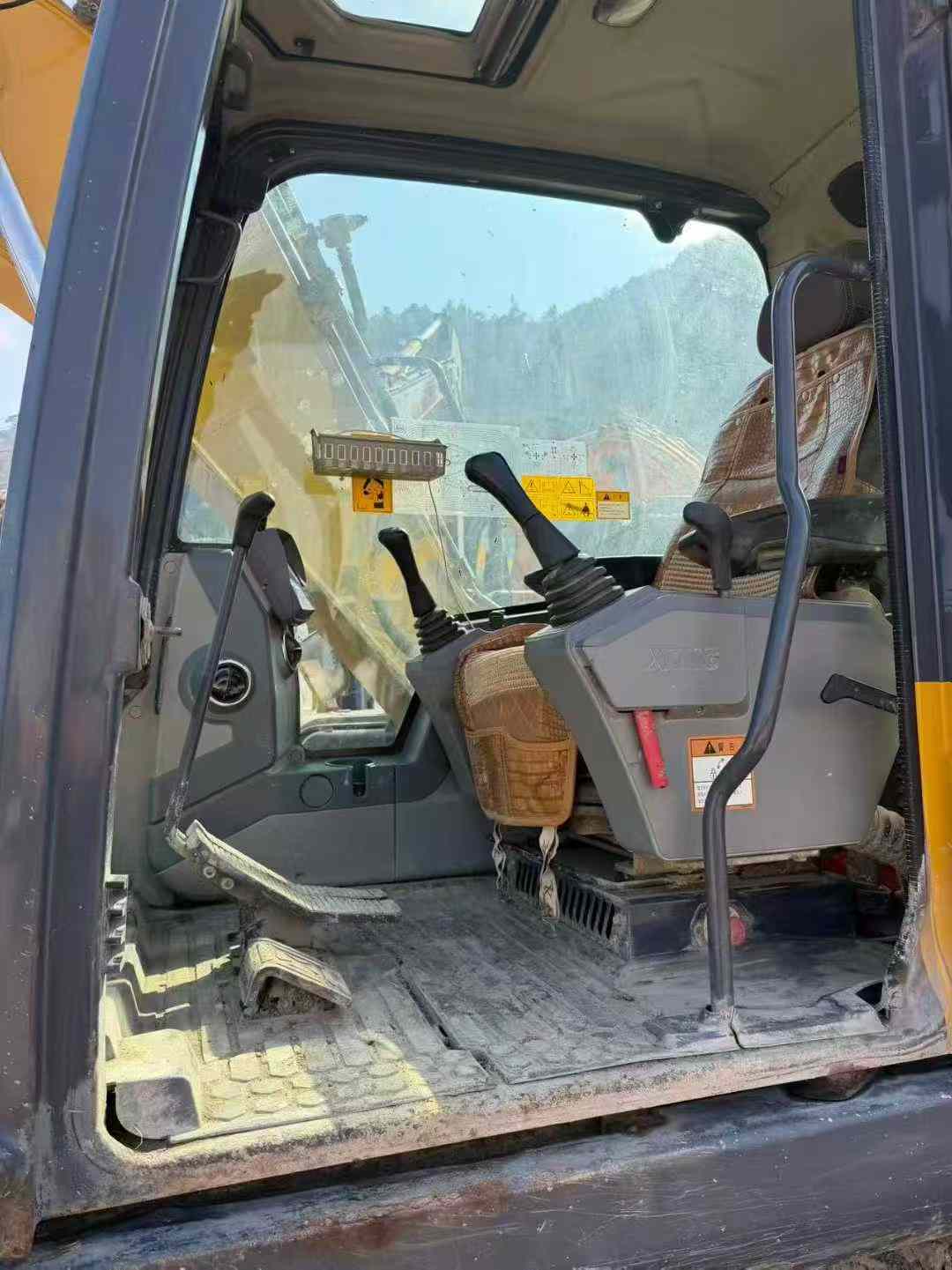 Used XCMG XE135B Excavator 2021 Model / 6