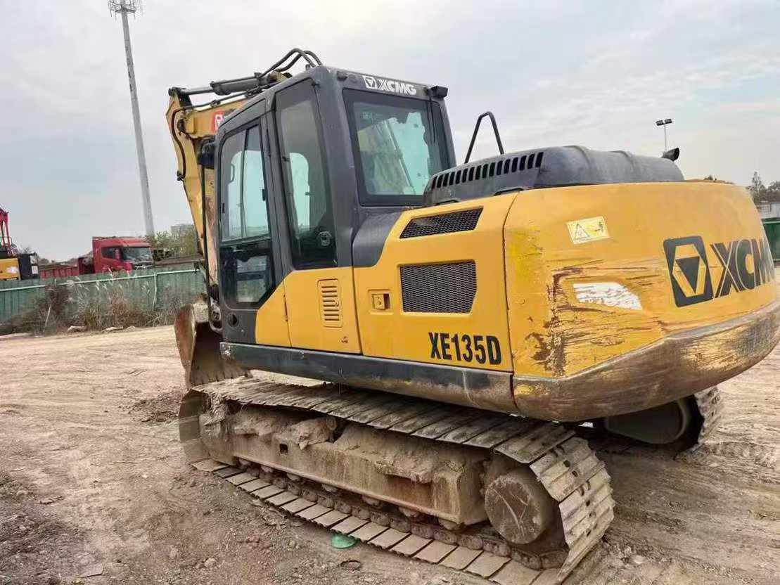 Used XCMG XE135B Excavator 2020 Model / 3
