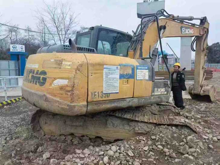 Buy XCMG XE135B Used Excavator / 1