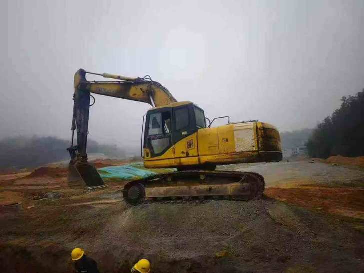 Buy Komatsu PC200-7 Used Excavator / 1