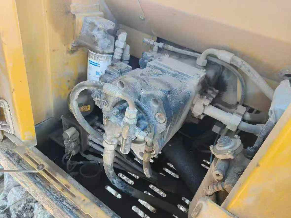 Used XCMG XE265C Excavator 2016 Model / 4