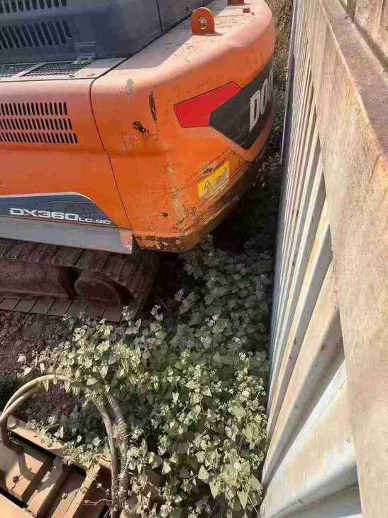Buy Doosan DH360-V Used Excavator / 1