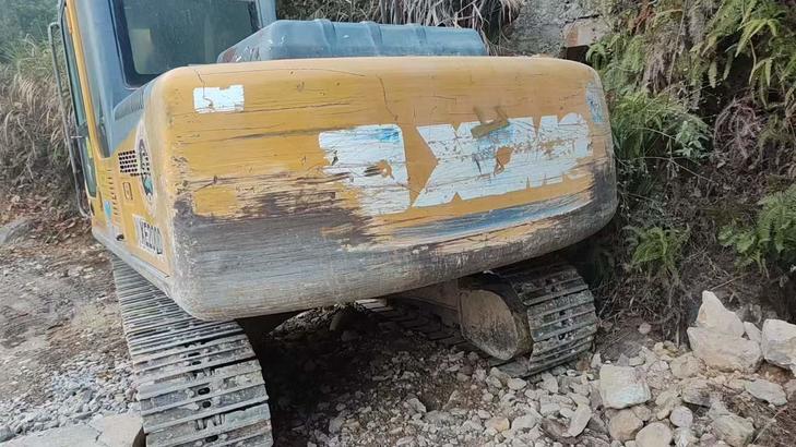 Buy XCMG XE135B Used Excavator / 1