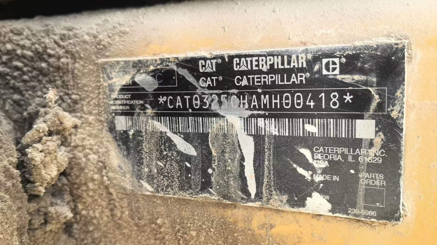 Used Caterpillar 325C Excavator 2016 Model / 3