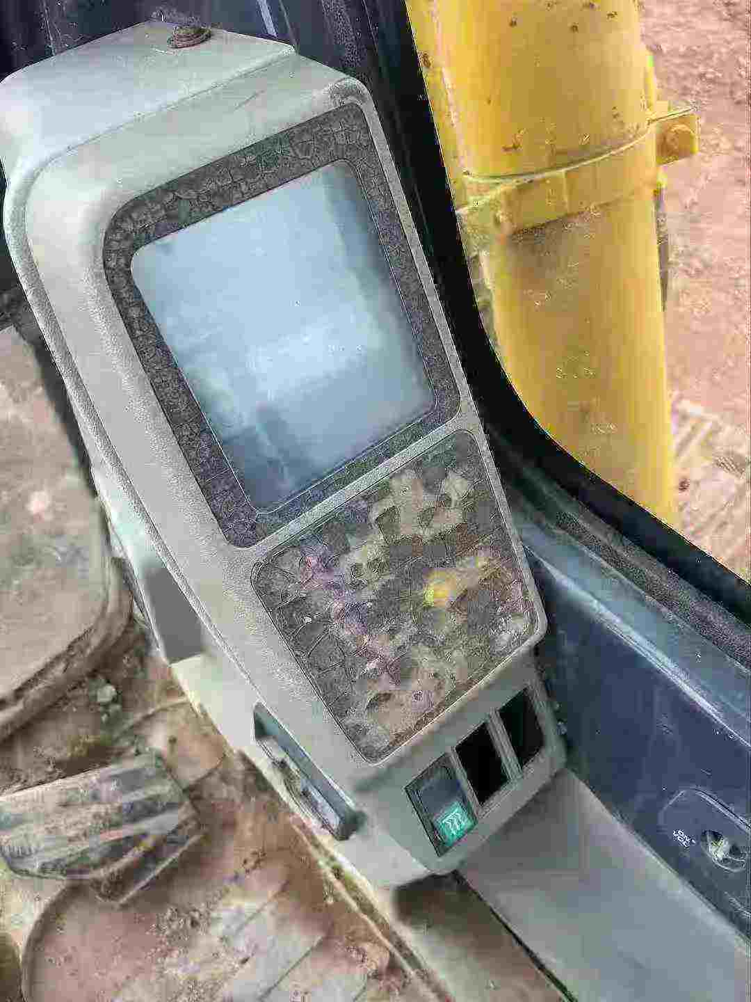 Used Hyundai R80G Excavator 2015 Model / 4