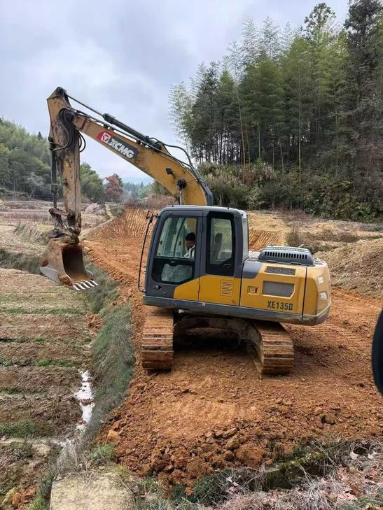 Buy XCMG XE135B Used Excavator / 1